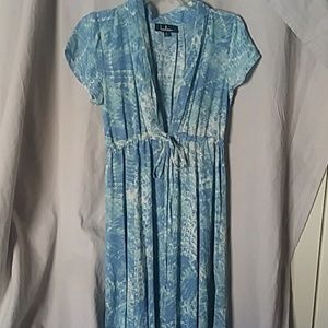 Lulu's maxi dress low cut neck and flutter sleeve